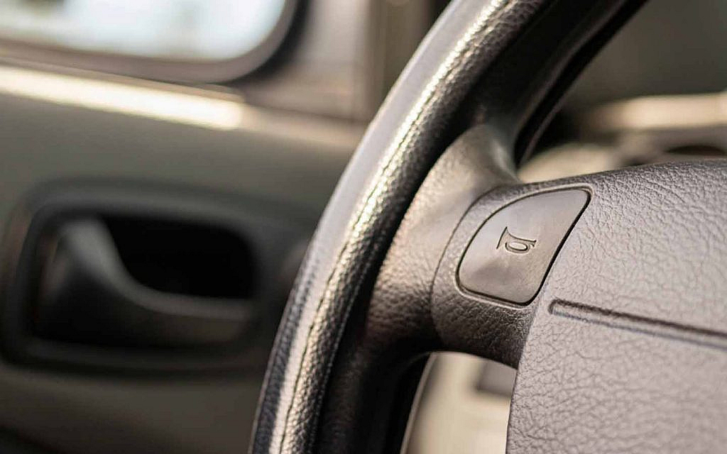 How to Fix a Car Horn That Won't Stop Honking - The Tech Edvocate