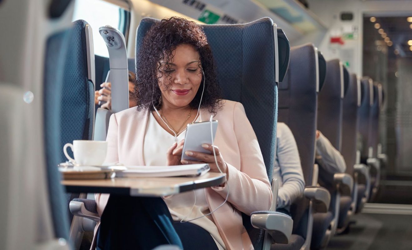 https://www.thetechedvocate.org/wp-content/uploads/2023/06/The-10-Best-Tips-For-Using-A-Cell-Phone-During-International-Travel-01-offlinemedia-fb3977fc054443d5ac38a11df997eb8b-660x400@2x.jpg