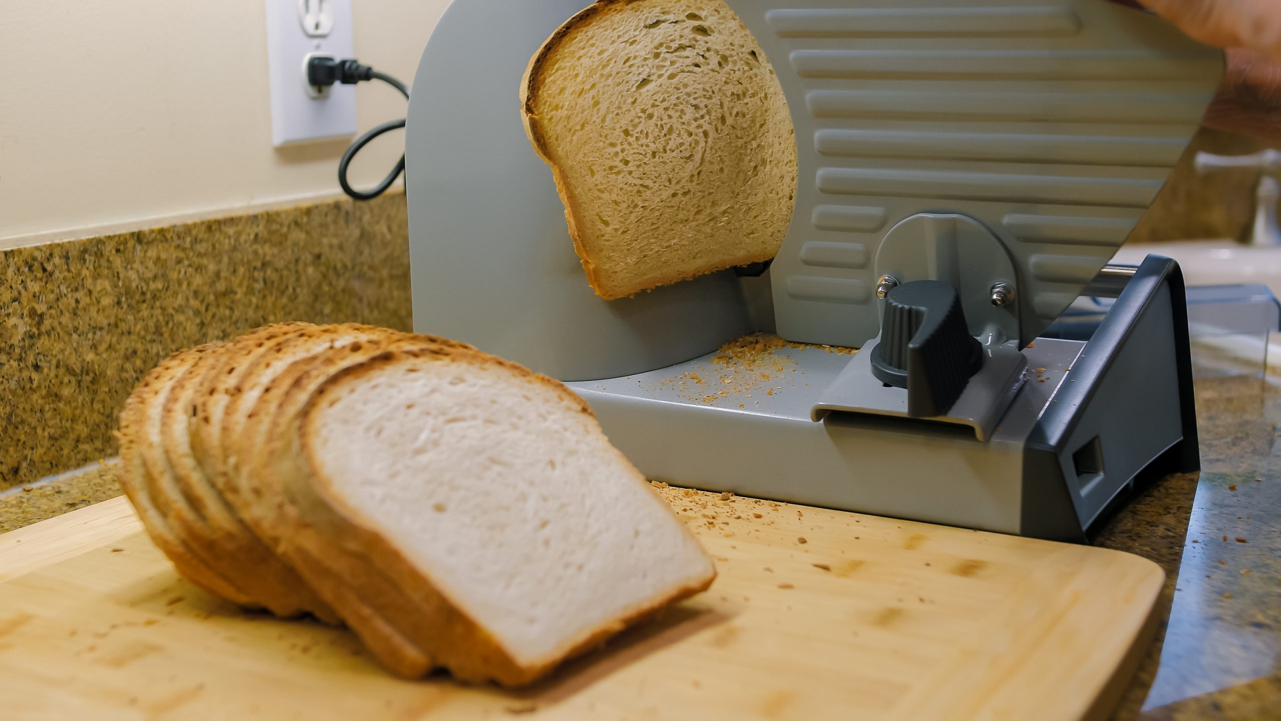 https://www.thetechedvocate.org/wp-content/uploads/2023/07/best-bread-slicer-scaled-1.jpeg