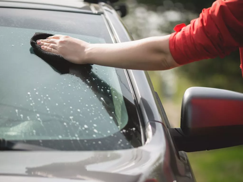 Best Car Glass Cleaners for Windshields and Windows, Tested - Car and Driver