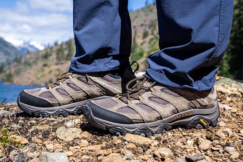 10 Hiking for Men - The Tech Edvocate